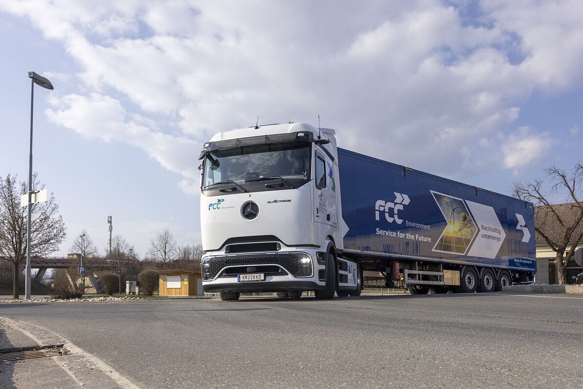 Übergabe Mercedes-Benz eActros an FCC Austria