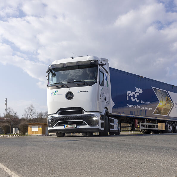 Übergabe Mercedes-Benz eActros an FCC Austria