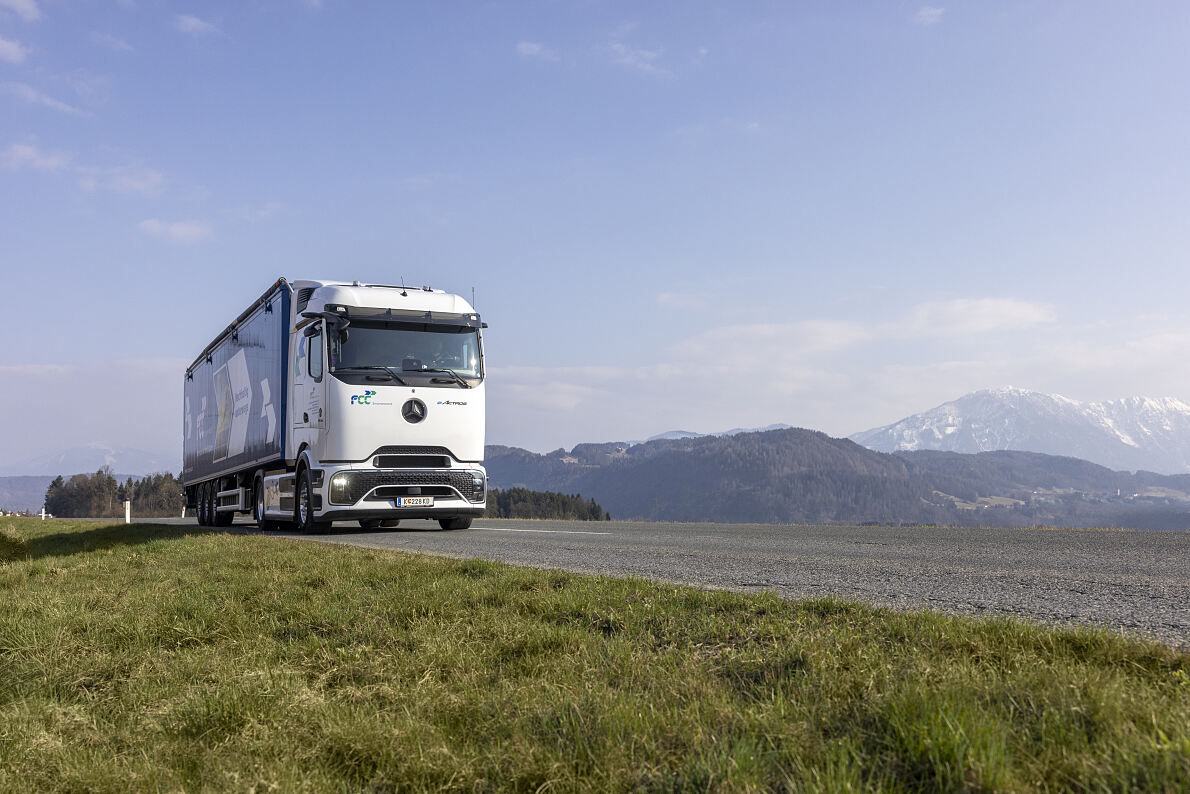 Übergabe Mercedes-Benz eActros an FCC Austria