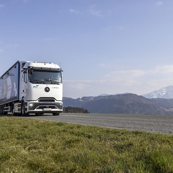 Übergabe Mercedes-Benz eActros an FCC Austria