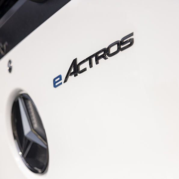 Übergabe Mercedes-Benz eActros an FCC Austria