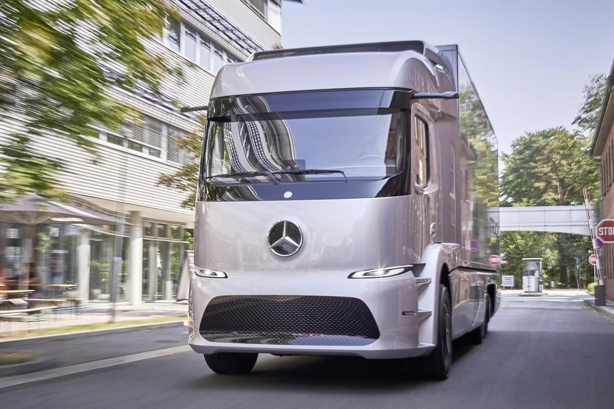 Kundenerprobung für schweren Elektro-Lkw im Verteilerverkehr - Kleinserie Mercedes-Benz Urban eTruck mit Elektroantrieb startet 2017