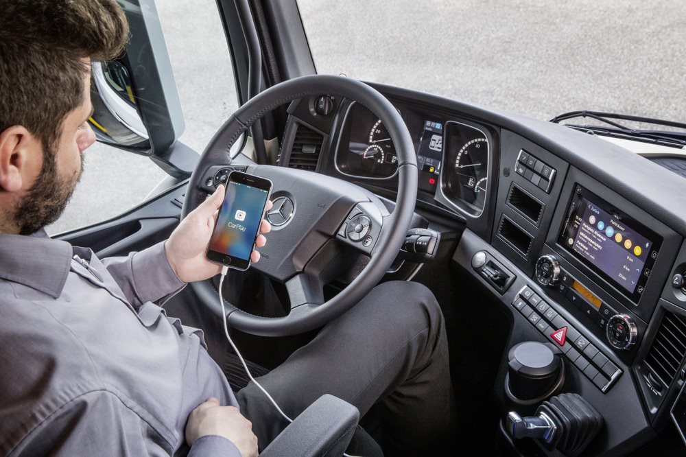 Weltpremiere bei Mercedes-Benz Lkw