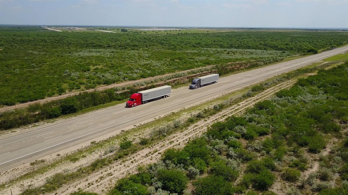 Daimler Trucks bringt Platooning-Technologie in die USA.
