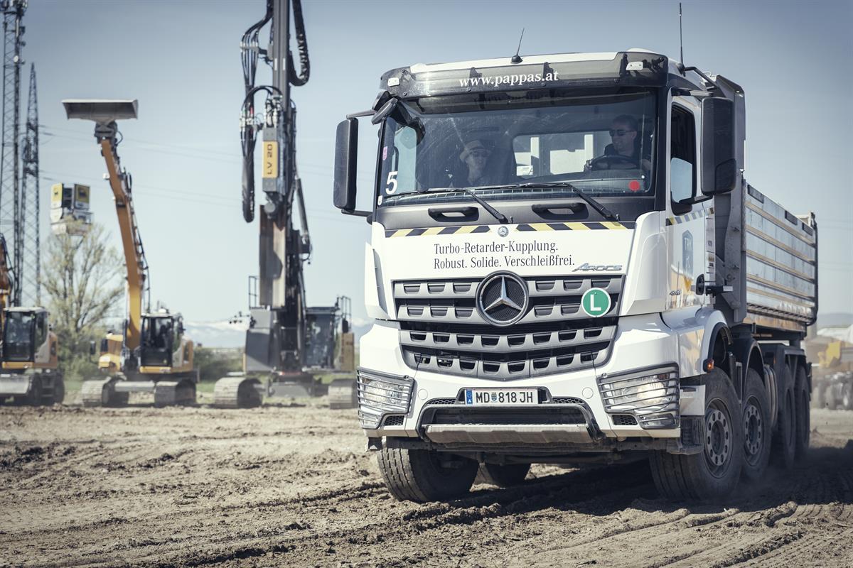 Mercedes-Benz_Arocs TRK