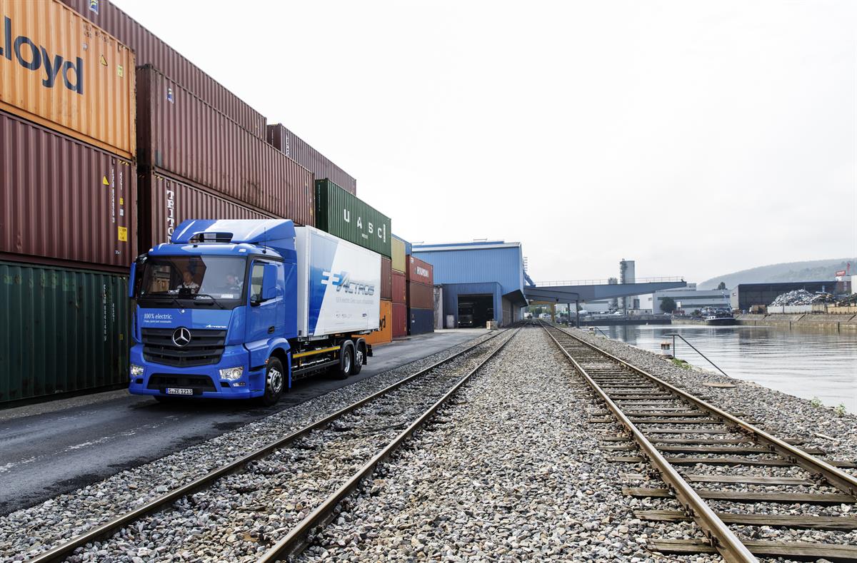 Mercedes-Benz eActros auf Erprobungsfahrt