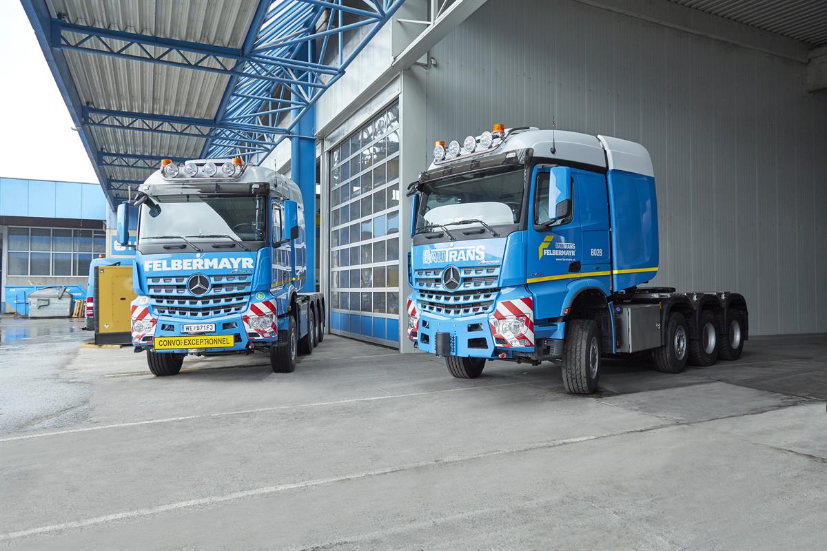 Zwei neue Mercedes-Benz Arocs 4163 8x64 für Schwerlasttransporte im Felbermayr-Look