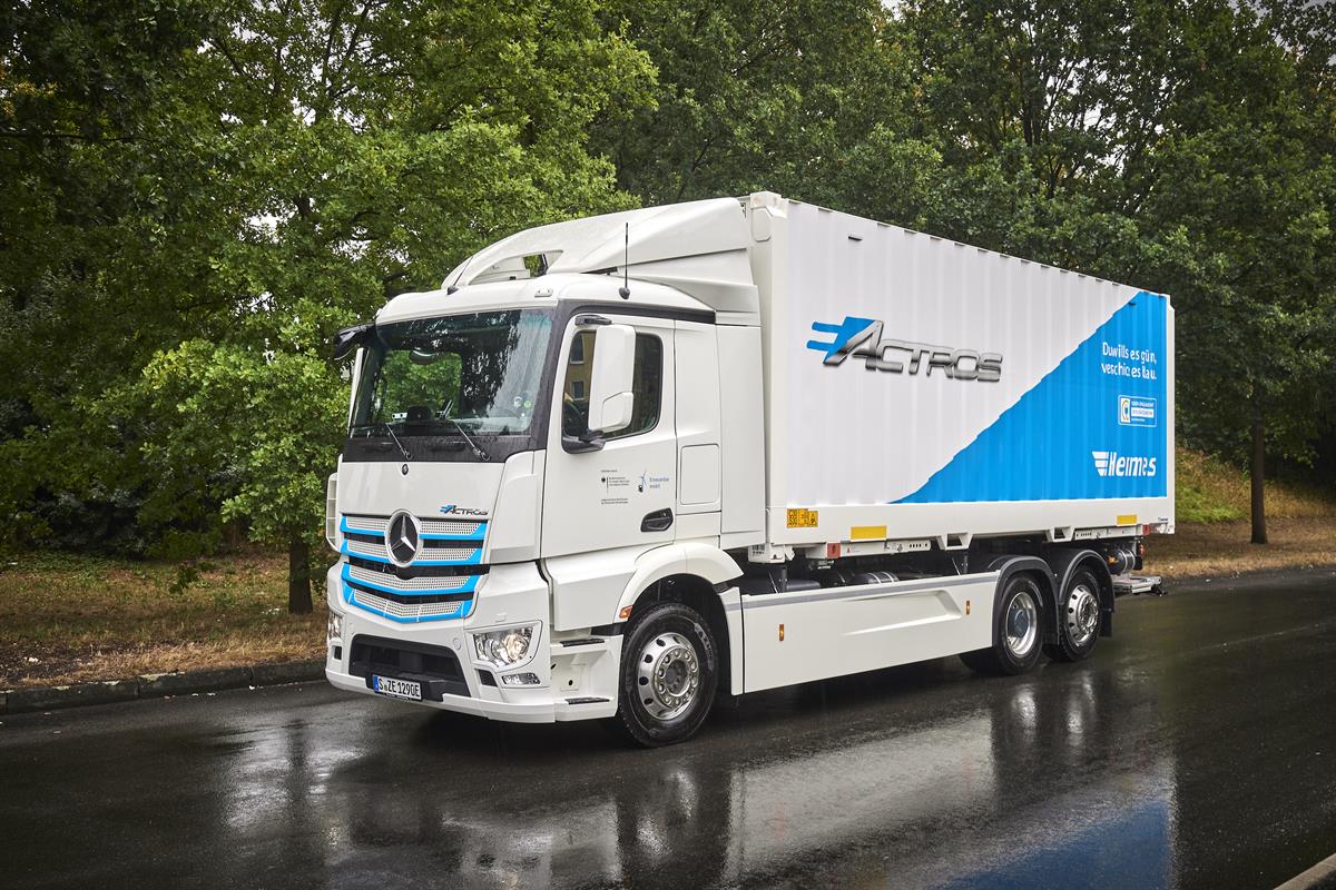 Vollelektrischer Mercedes-Benz Lkw für den schweren Verteilerverkehr: Startschuss für die Praxiserprobung: Mercedes-Benz eActros geht bei Hermes in den Betriebseinsatz