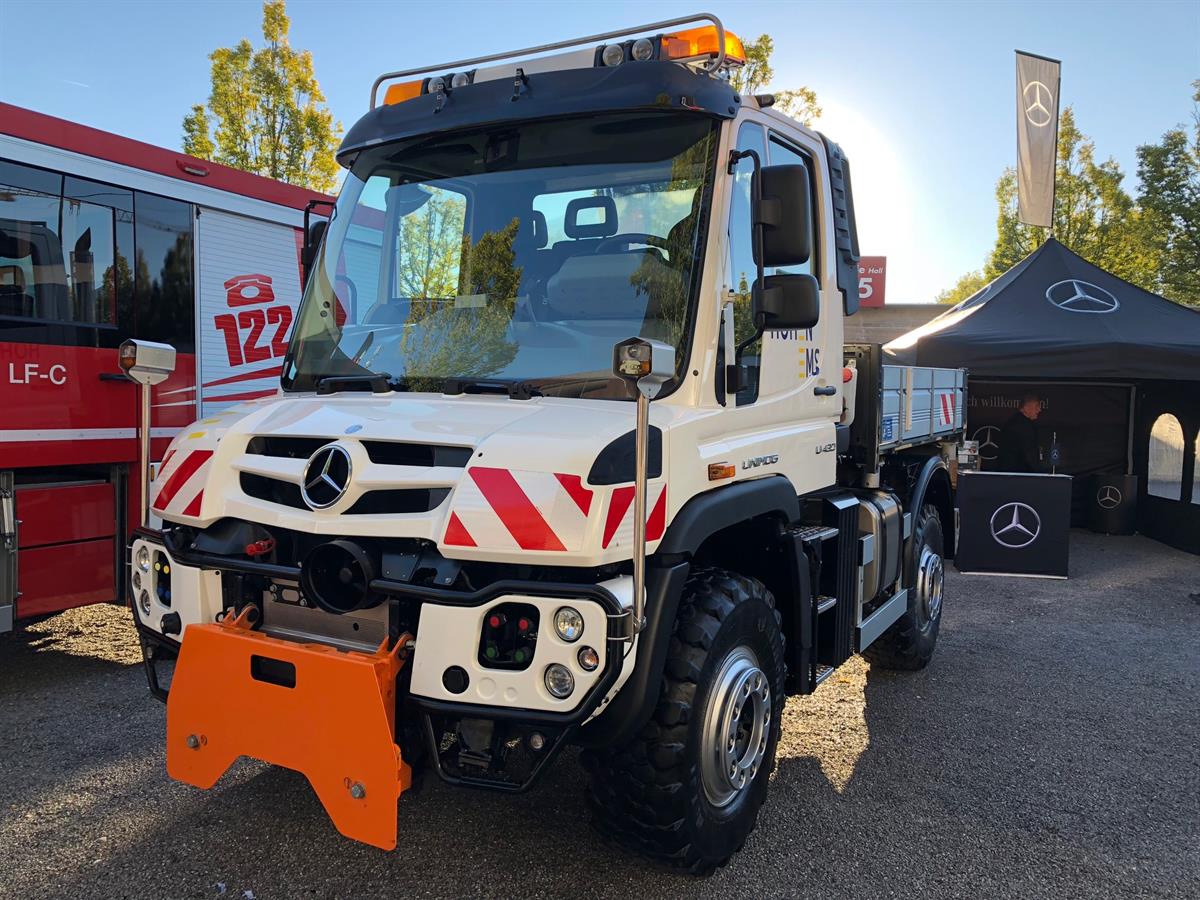 Mercedes-Benz Unimog U430 4x4 auf der Kommunalmesse