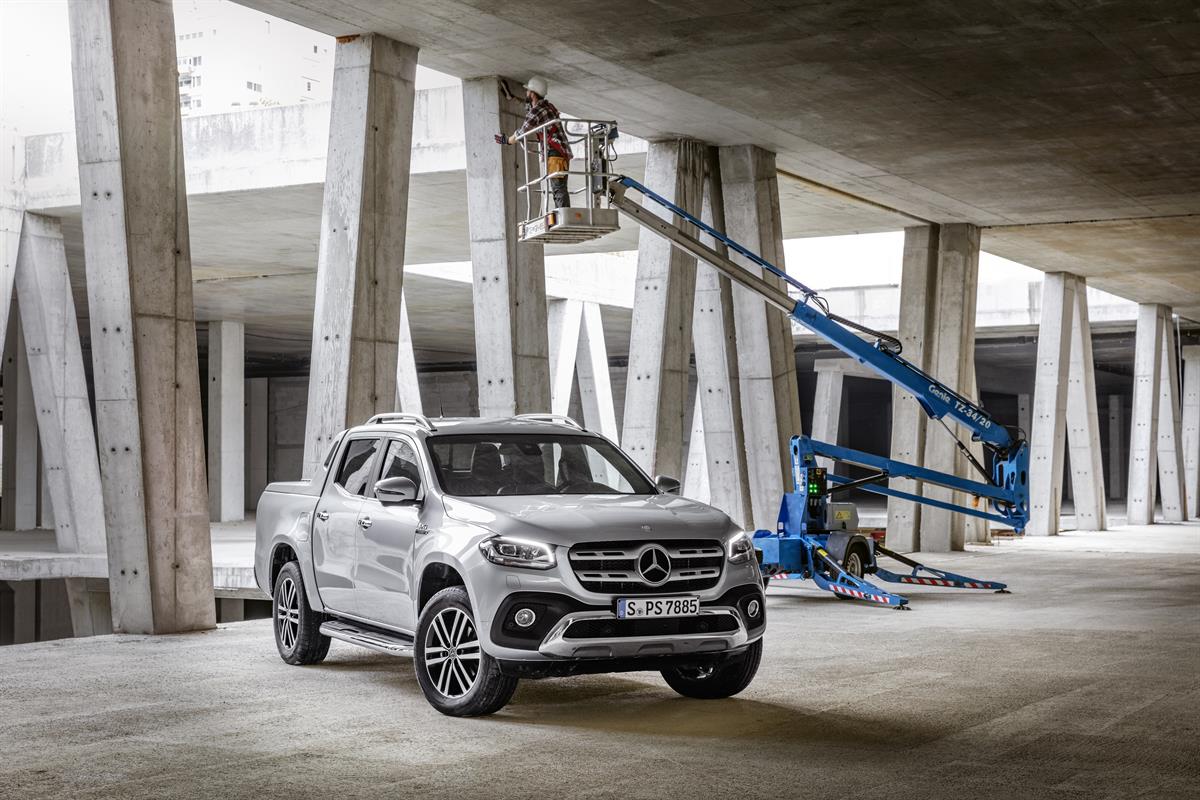 Mercedes-Benz X-Klasse – Exterieur X 350 d 4MATIC, 190 kW (258 PS), diamantsilber metallic, Austattungslinie POWER, Sports Bar, Roll Cover