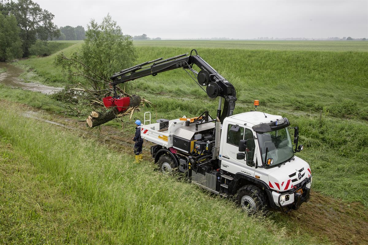 U 430, Wasserwirtschaft Torgau, Reifendruckregelanlage, Funkfernbedienung, Frontzapfwelle, HIAB, Sachsen, Mähboot, Seilwinde, Kran