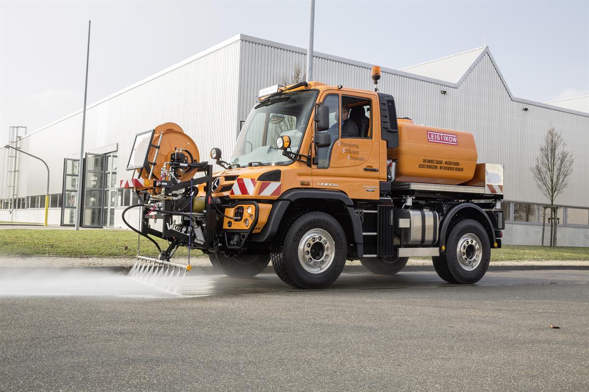 Mercedes-Benz Unimog U 423, Exterieur, tief-orange, OM 934 Euro VI mit 170 kW (231 PS), 5,1 L Hubraum, Getriebe UG 1008, permanenter Allradantrieb