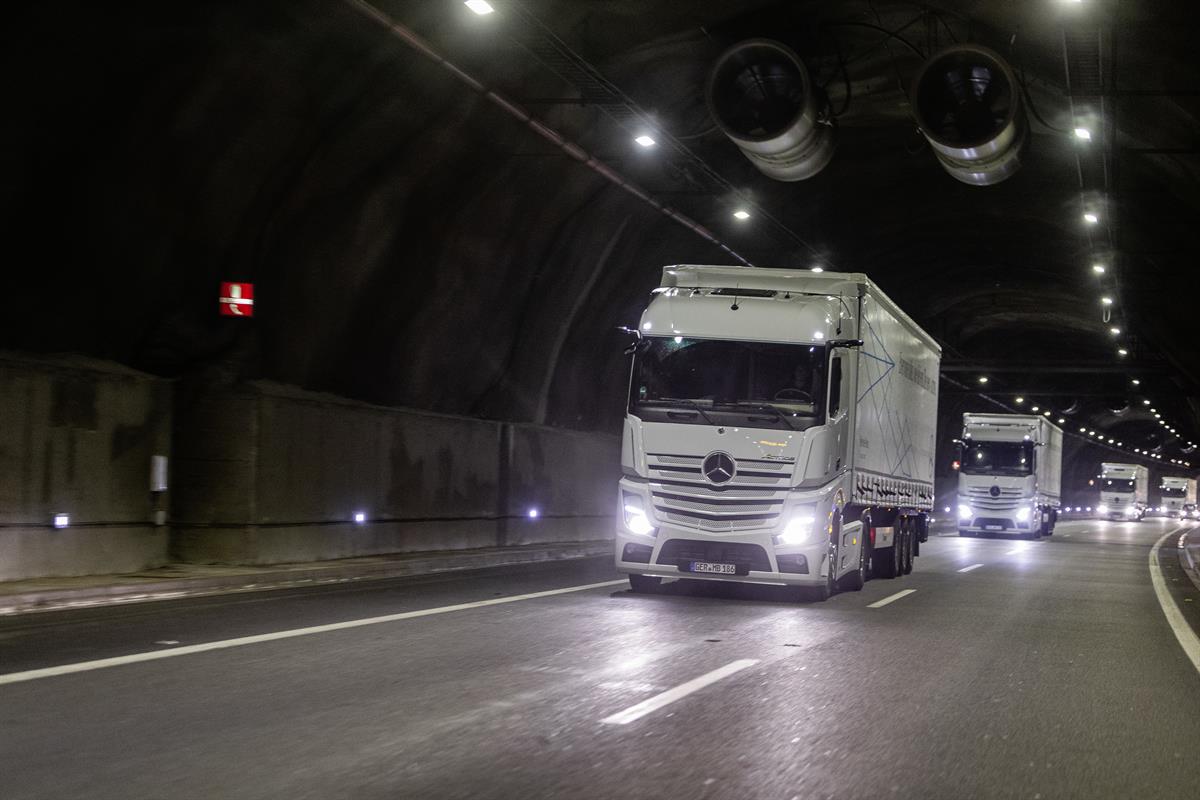 Alle reden. Einer macht. Mercedes-Benz Actros 