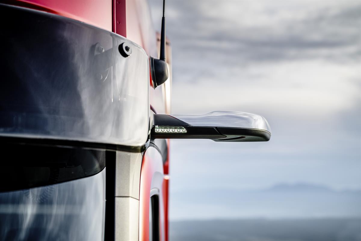 Neuer Mercedes-Benz Actros mit MirrorCam 