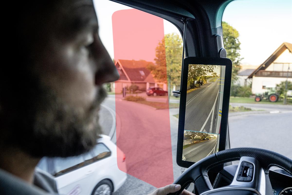 Neuer Mercedes-Benz Actros mit MirrorCam 