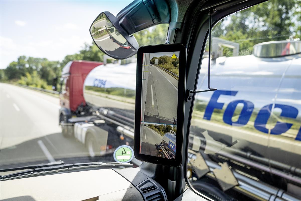 Neuer Mercedes-Benz Actros mit MirrorCam 