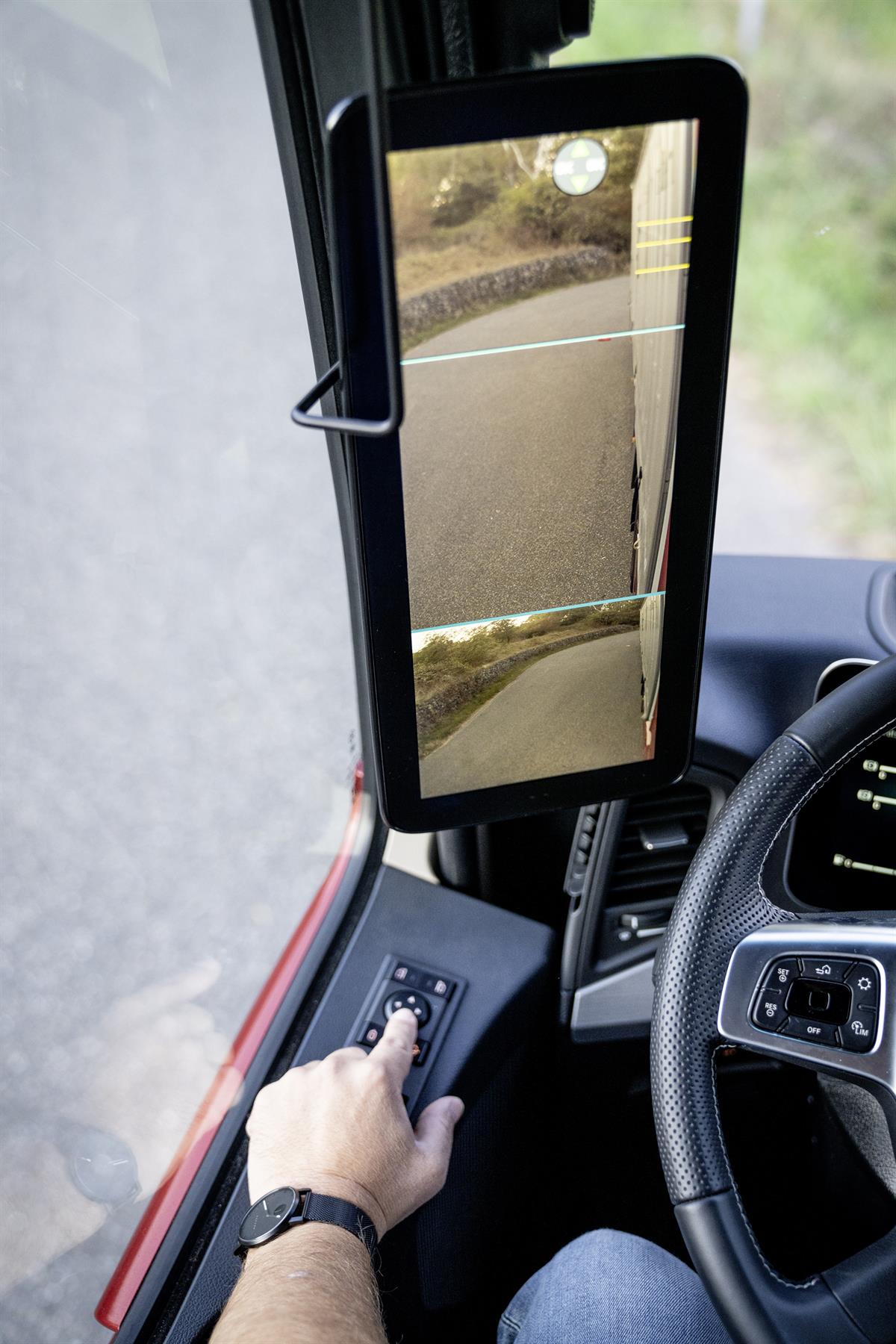 Neuer Mercedes-Benz Actros mit MirrorCam 