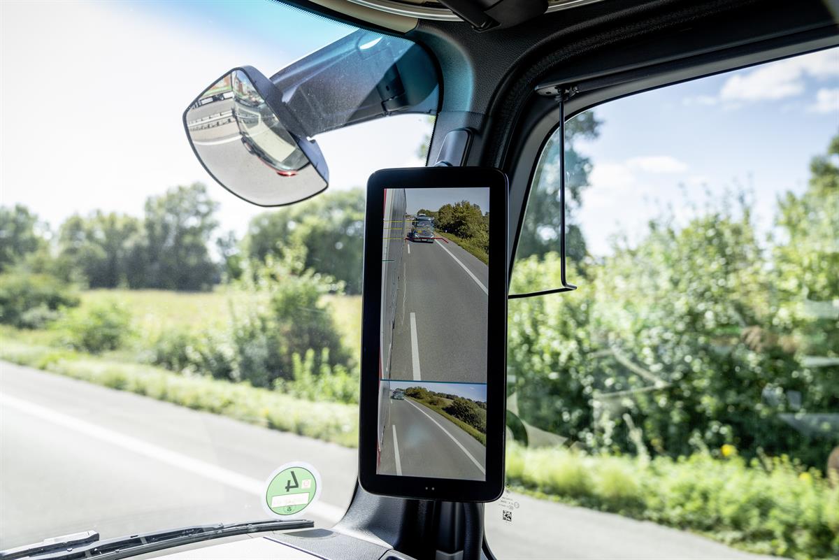 Neuer Mercedes-Benz Actros mit MirrorCam 