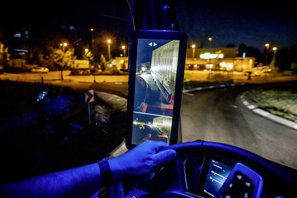 Neuer Mercedes-Benz Actros mit MirrorCam 