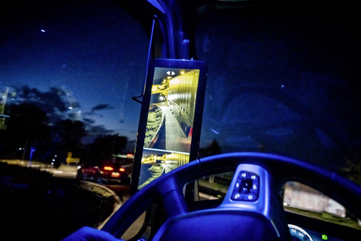Neuer Mercedes-Benz Actros mit MirrorCam 