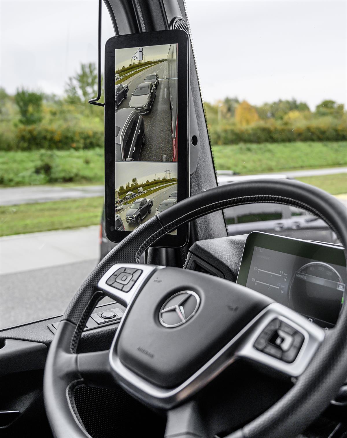 Neuer Mercedes-Benz Actros mit MirrorCam 
