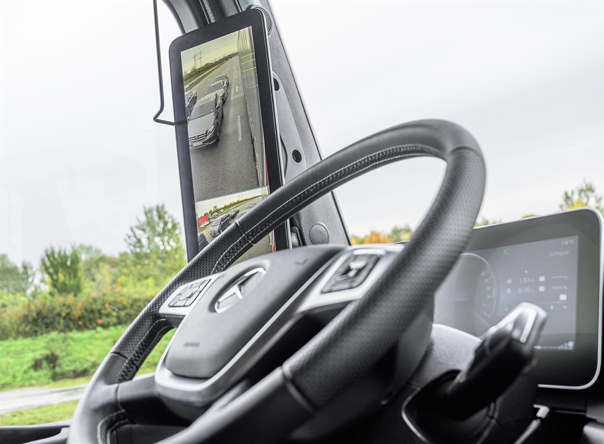 Neuer Mercedes-Benz Actros mit MirrorCam 