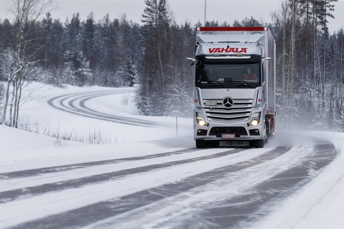  Bei Vähälä Logistics ist der neue Actros bei Temperaturen bis minus 40 Grad zuverlässig im Einsatz.