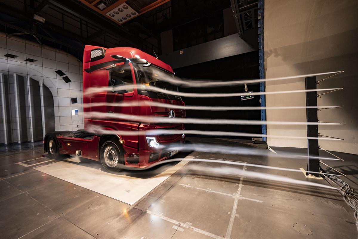 Actros im Windkanal.