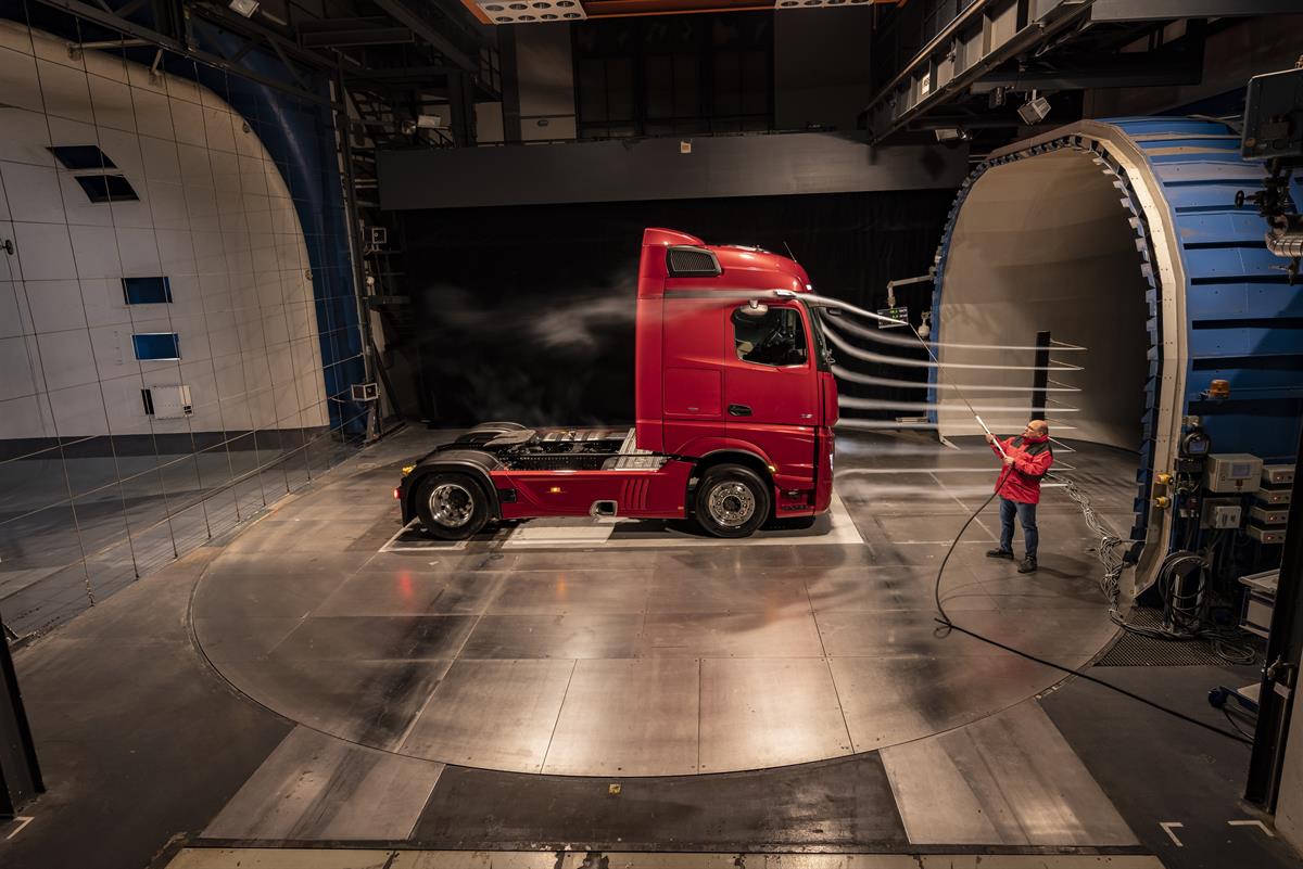 Actros im Windkanal.