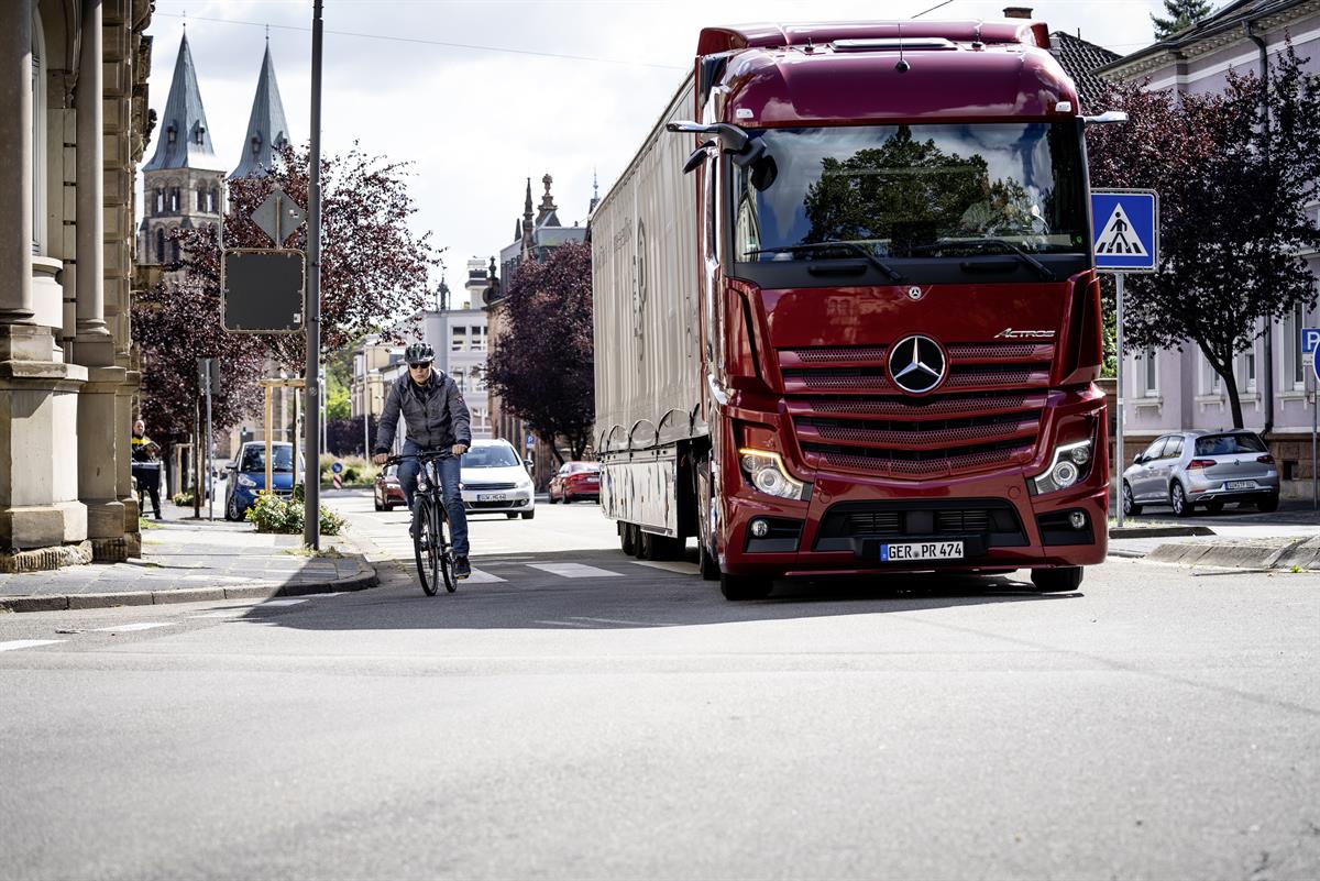  Neuer Mercedes-Benz Actros mit MirrorCam
