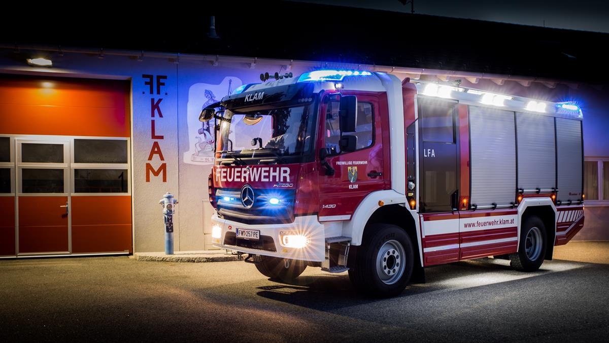Mercedes-Benz Atego 1430 AF mit Löschaufbau der Firma Rosenbauer - FF Klam