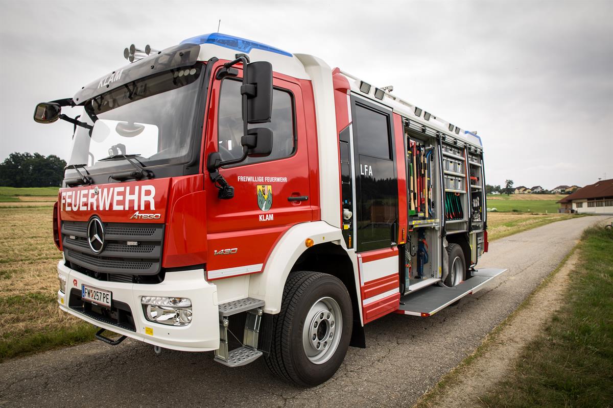 Mercedes-Benz Atego 1430 AF mit Löschaufbau der Firma Rosenbauer - FF Klam