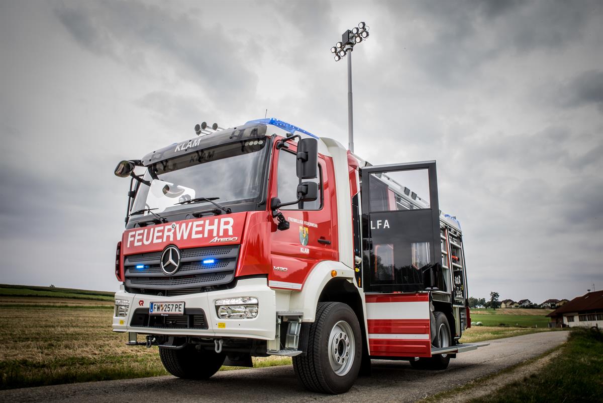 Mercedes-Benz Atego 1430 AF mit Löschaufbau der Firma Rosenbauer - FF Klam