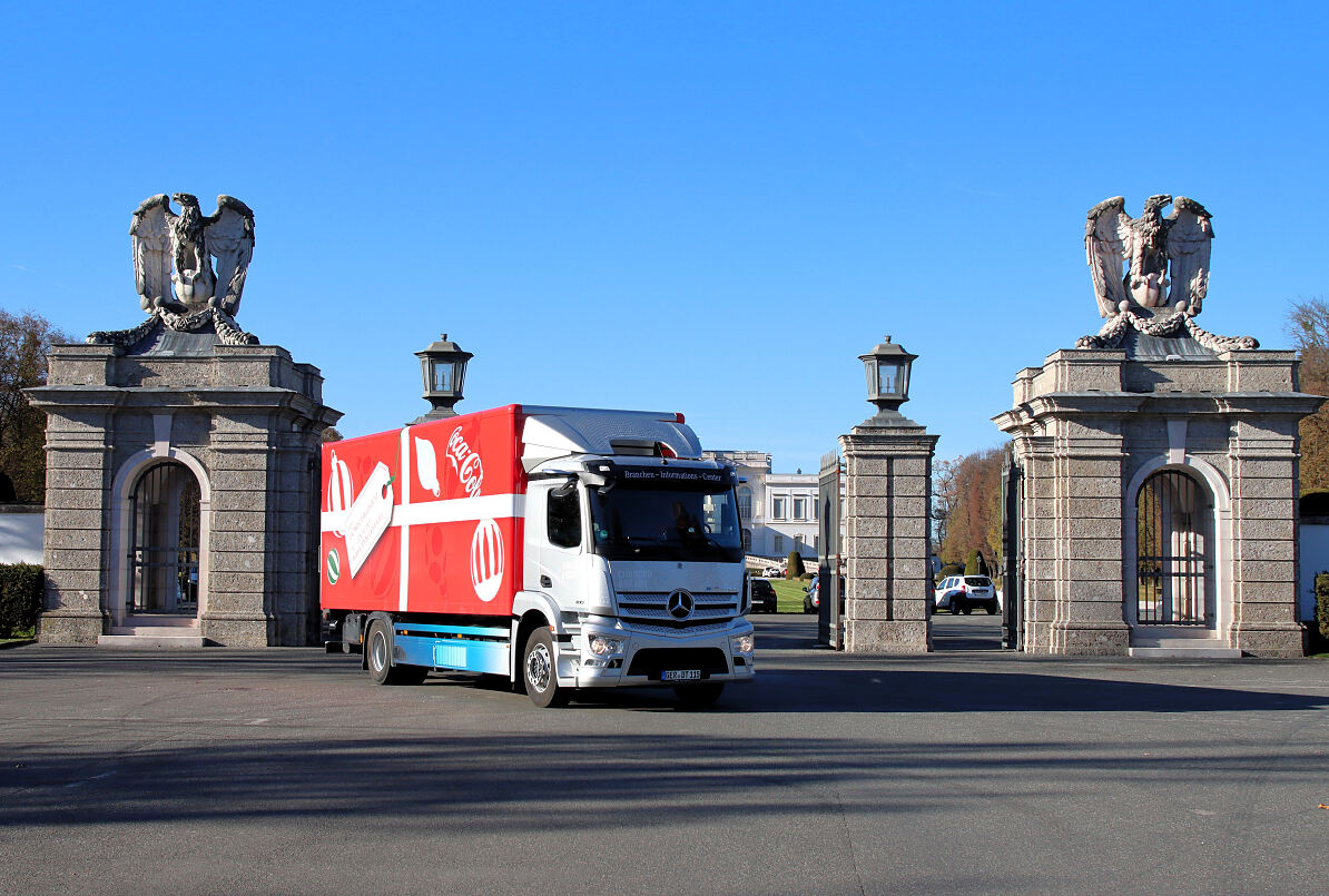 Mercedes-Benz eActros 300 auf der Coca-Cola Weihnachtstruck-Tour