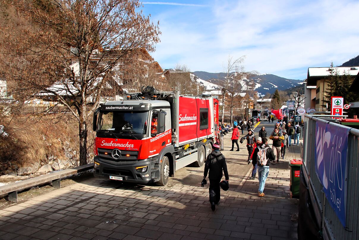 eActros mit Saubermacher auf der Ski WM