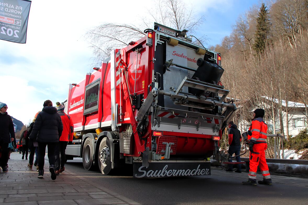 eActros mit Saubermacher auf der Ski WM