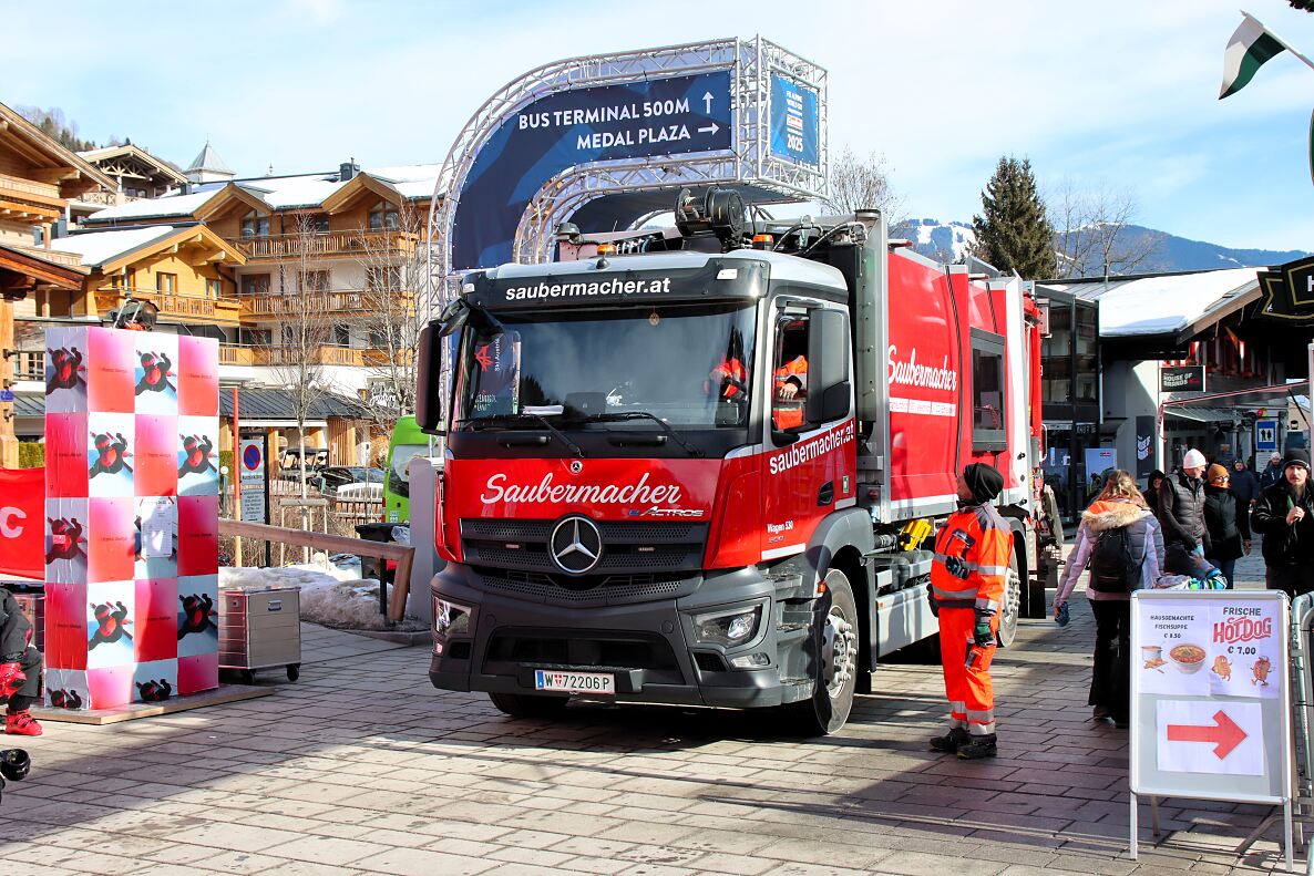 eActros mit Saubermacher auf der Ski WM