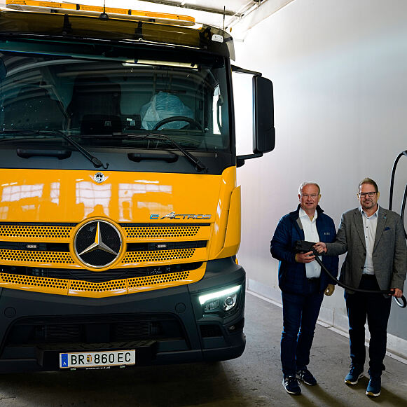eActros 300 Übergabe an Stadtgemeinde Braunau