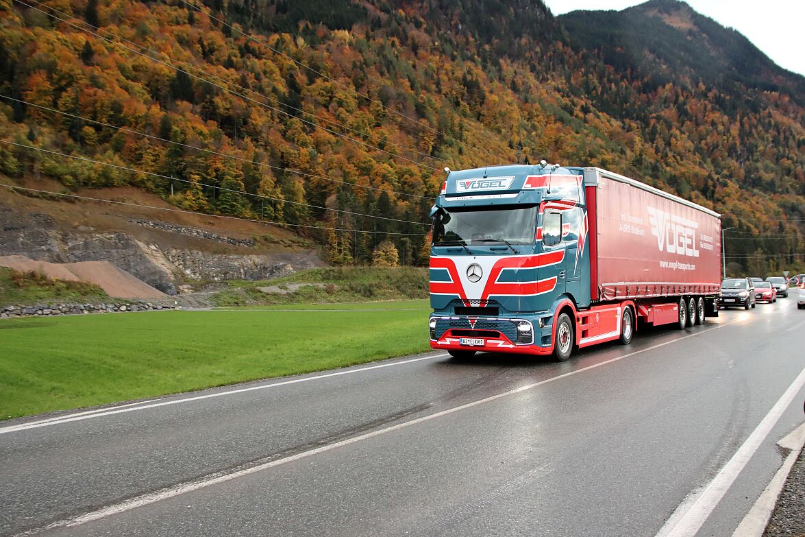 Vögel Transporte elektrifiziert den Transportalltag mit drei eActros 600