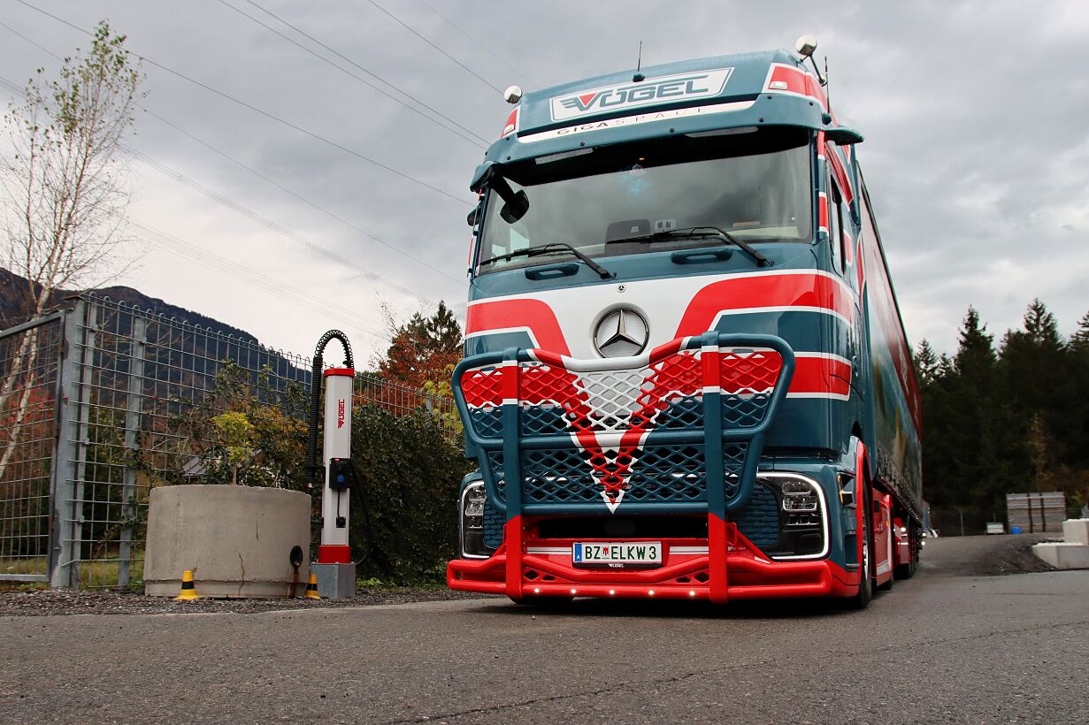Vögel Transporte elektrifiziert den Transportalltag mit drei eActros 600