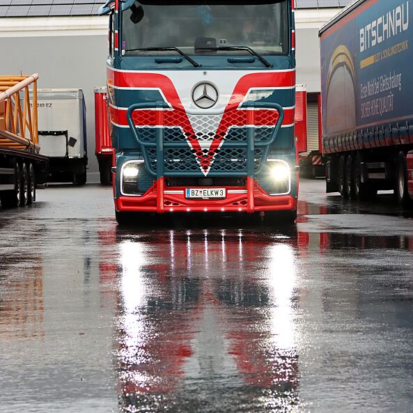 Vögel Transporte elektrifiziert den Transportalltag mit drei eActros 600